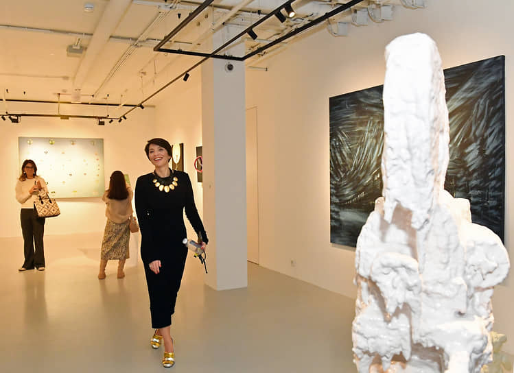 Арт-директор фонда и галереи Ruarts Катрин Борисов (справа) на выставке New Now 