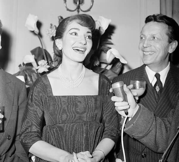 Мария Каллас с генеральным секретарем Национального оперного театра Парижа Робером Фавром Ле Бре 16 декабря 1958 года