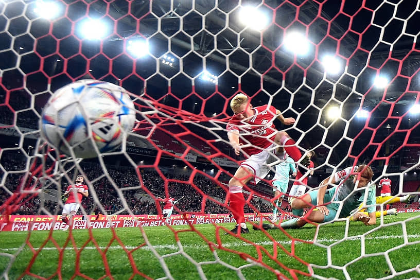 Москва. Мяч в воротах во время матча между футбольными командами «Спартак» (Москва) и «Краснодар» (Краснодар) на стадионе «Открытие Банк Арена»