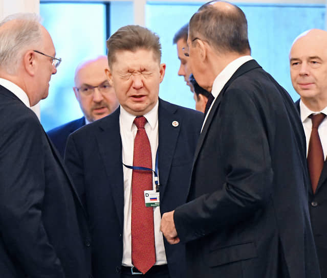 Астана. Слева направо: директор Федеральной службы по военно-техническому сотрудничеству Дмитрий Шугаев, председатель правления компании «Газпром» Алексей Миллер, министр иностранных дел РФ Сергей Лавров и министр финансов РФ Антон Силуанов на встрече президента РФ Владимира Путина и президента Казахстана Касым-Жомарта Токаева в резиденции «Акорда» 