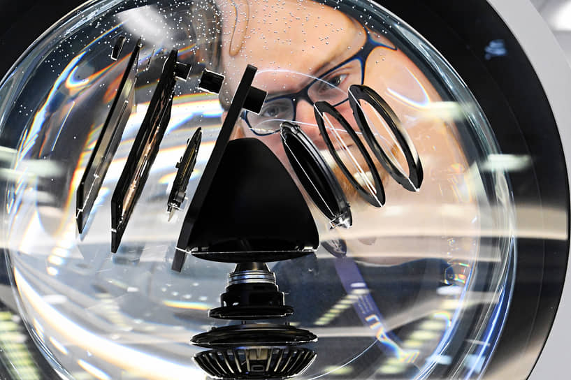 Москва. Умные колонки «Сбера» на выставке в рамках международной конференции «Путешествие в мир искусственного интеллекта»