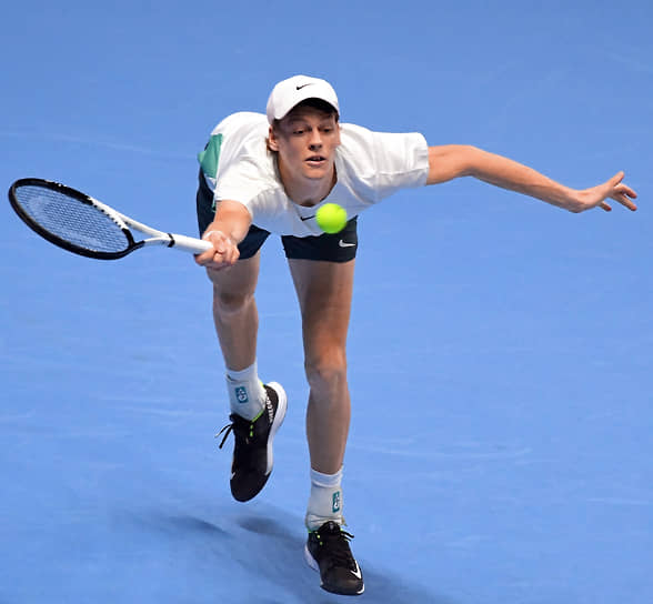 Турин. Итальянский теннисист Янник Синнер на матче с российским теннисистом Даниилом Медведевым