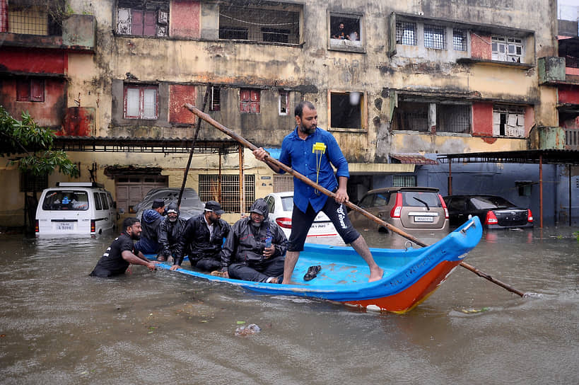 Ченнай, Индия. Затопленная улица после проливных дождей