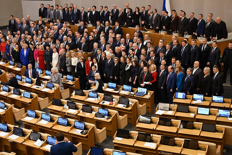 Депутаты во время последнего пленарного заседания осенней сессии Госдумы России