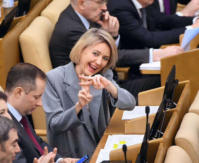 Первый зампред комитета Госдумы по просвещению Алена Аршинова на пленарном заседании 