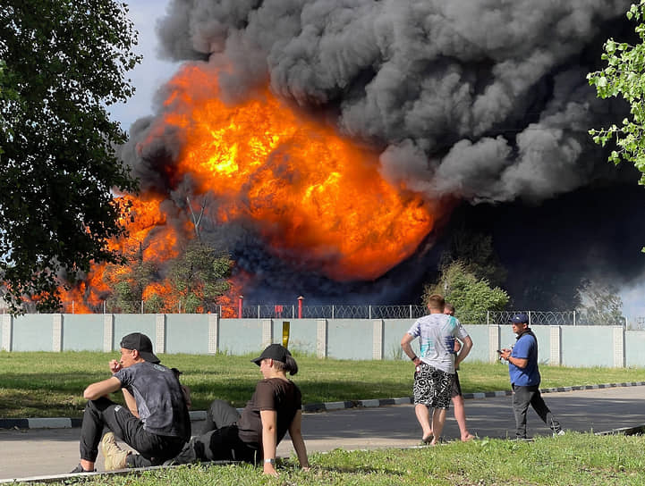 Пожар на нефтебазе в Воронеже во время мятежа ЧВК «Вагнер»