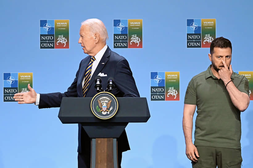 Президент США Джо Байден (слева) и президент Украины Владимир Зеленский на пресс-конференции в Вильнюсе