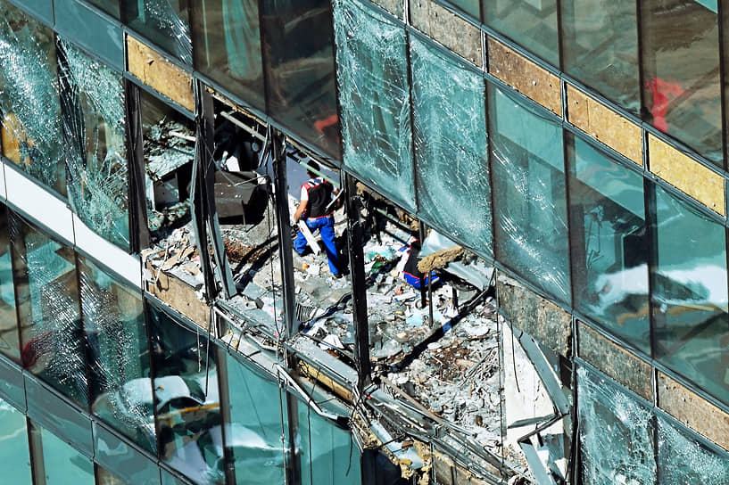 Последствия попадания беспилотника в башню «IQ-квартал»  делового центра «Москва-Сити»