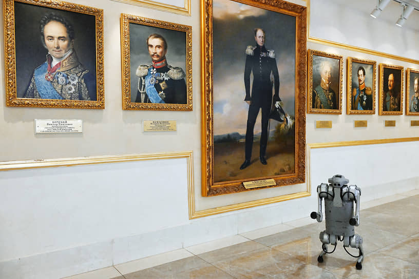 Портреты председателей Госсовета Российской империи в холле здания Совфеда в Москве 