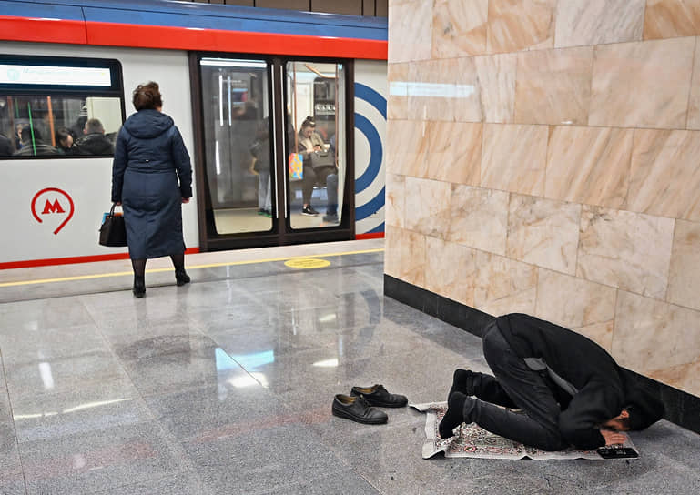Намаз в московском метро