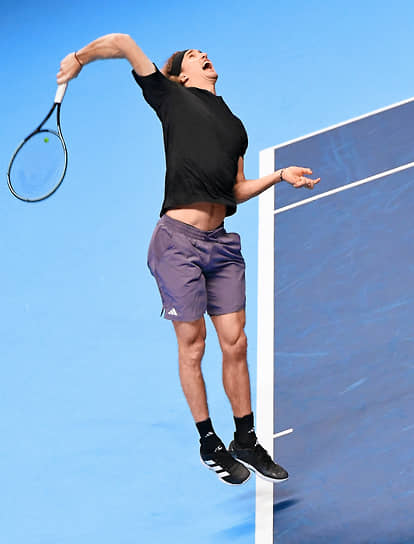 Немецкий теннисист Александр Зверев на матче Nitto ATP Finals в Турине против испанца Карлоса Алькараса