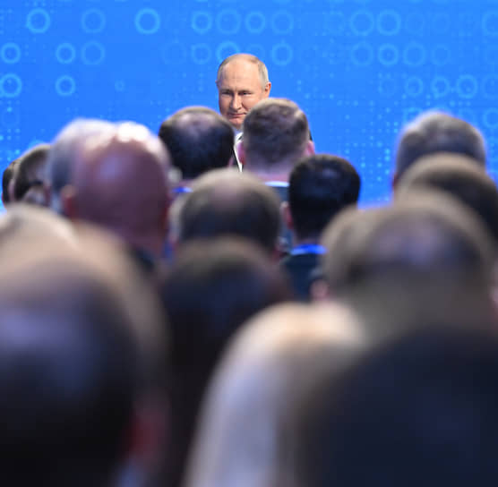 Президент РФ Владимир Путин на съезде партии «Единая Россия» в Москве