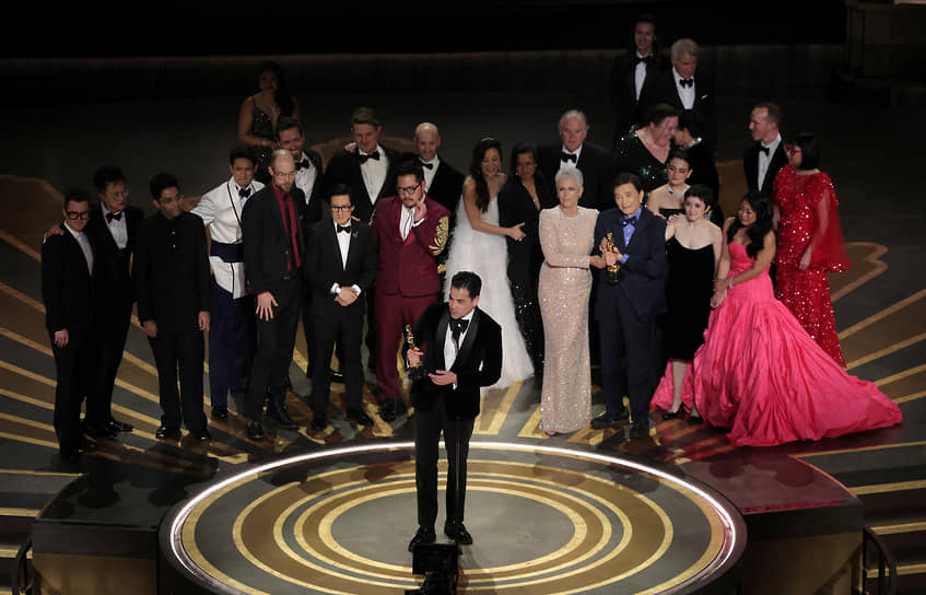 &lt;B>«Оскар»&lt;/B> 
&lt;BR>12 марта в лос-анджелесском театре Dolby прошла 95-я церемония вручения премий «Оскар». Лучшим фильмом года стал «Все везде и сразу». Награду за лучшую мужскую роль получил Брендан Фрейзер («Кит»), а за женскую — Мишель Йео («Все везде и сразу») 
&lt;BR>Заметность: 453 