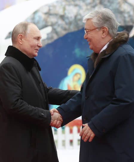Владимир Путин и президент Казахстана Касым-Жомарт Токаев (справа) 
