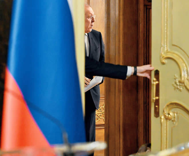 Москва. Министр иностранных дел РФ Сергей Лавров перед началом пресс-конференции по итогам переговоров с министром иностранных дел Индии Субраманьямом Джайшанкаром