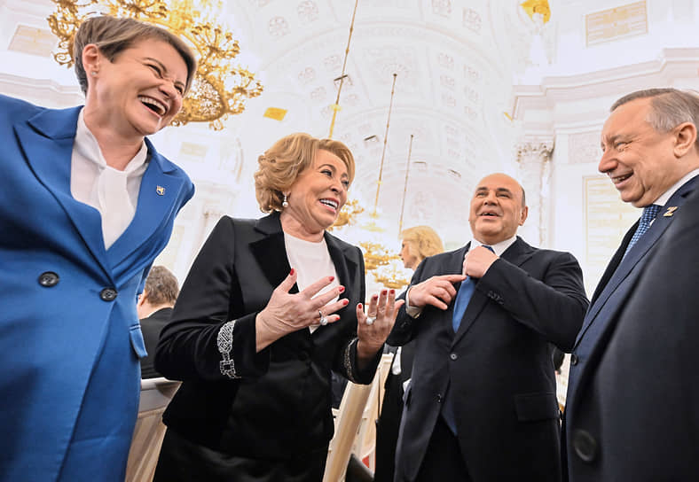 Москва. Слева направо: руководитель образовательного фонда «Талант и успех» Елена Шмелева, председатель Совфеда Валентина Матвиенко, премьер-министр РФ Михаил Мишустин и губернатор Санкт-Петербурга Александр Беглов перед началом заседания Госсовета