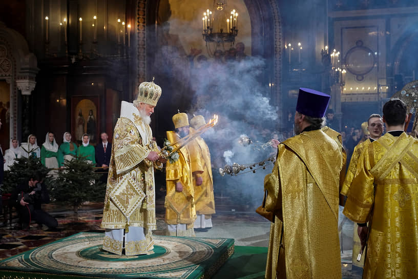 Москва. Патриарх Кирилл ведет рождественскую службу в храме Христа Спасителя