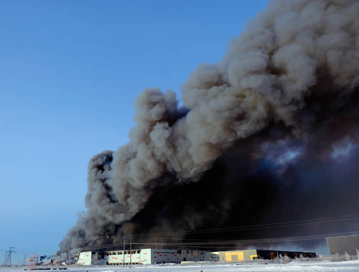 Пожар на складе Wildberries в Санкт-Петербурге начался 13 января рано утром, его сумели локализовать только спустя несколько часов