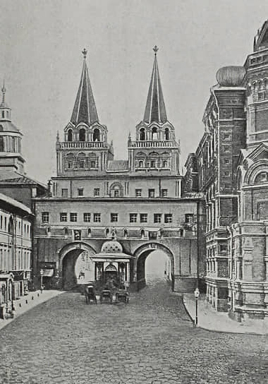 Воскресенские ворота на Красной площади до снятия Иверской часовни