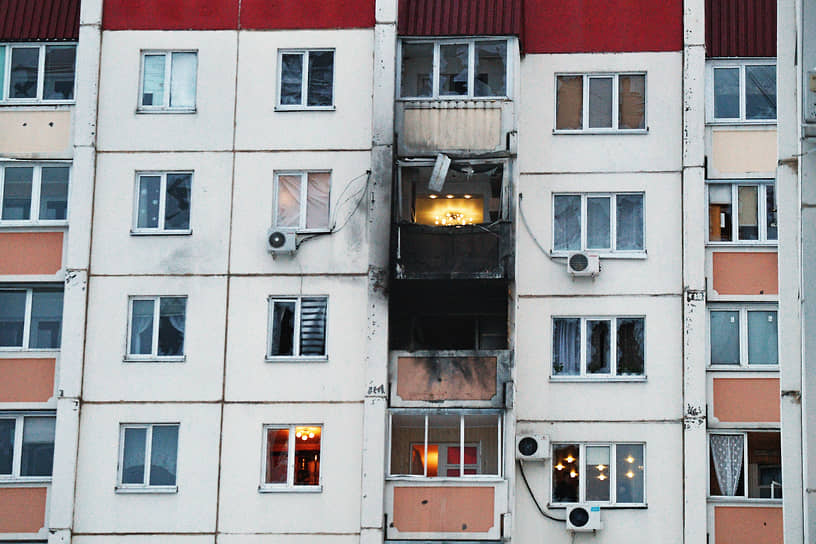 Воронеж. Балкон жилого дома, пострадавший при падении беспилотника 