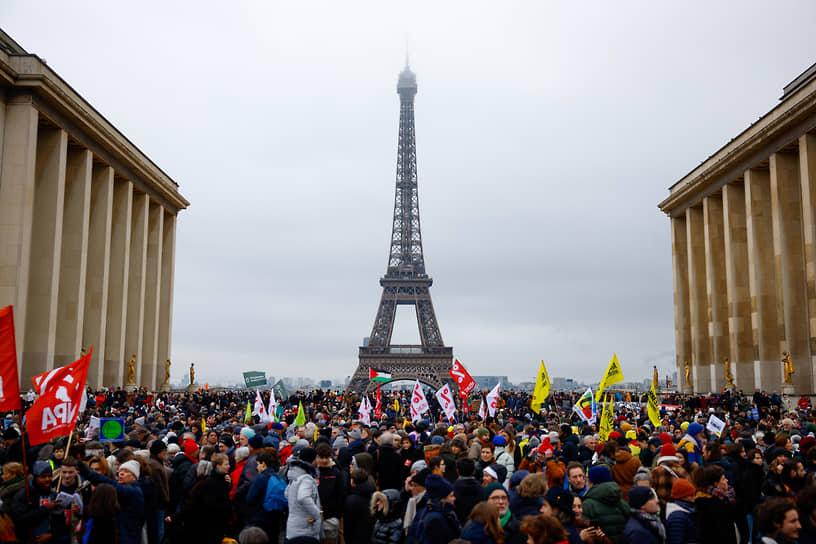 По данным полиции, на протесты во Франции вышли минимум 75 тыс. человек