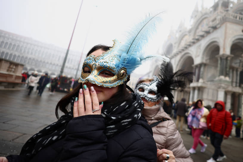 На карнавал традиционно съезжаются до полумиллиона гостей со всего мира