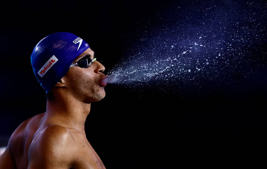 Бразильский пловец Гильерме Коста перед финальным заплывом на 400 м вольным стилем 