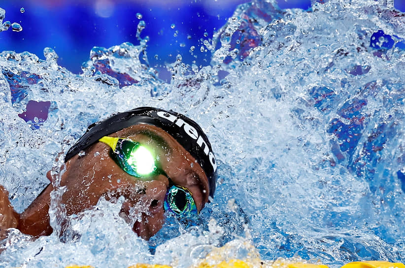 Итальянец Грегорио Пальтриньери участвует в заплыве на 1500 метров