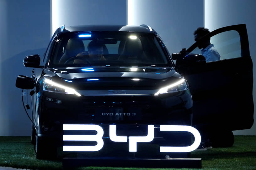 Путь компании BYD начинался с батареек и аккумуляторов для мобильных телефонов. Сегодня это успешный производитель гибридных и электрических автомобилей, составивший мощную конкуренцию Tesla