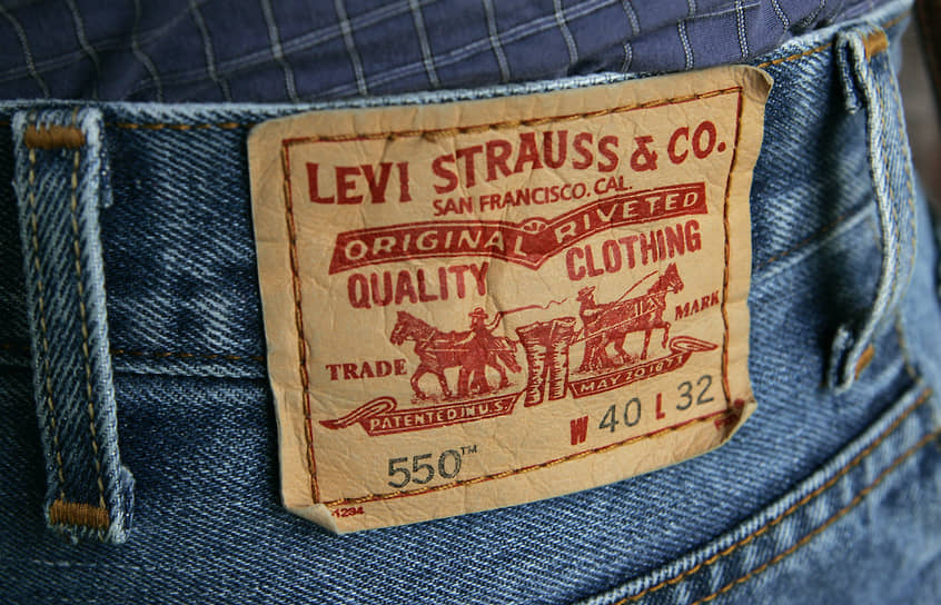 Знаменитые джинсы от Levi Strauss были созданы, как практичная рабочая одежда, но легко покорили весь свет 
