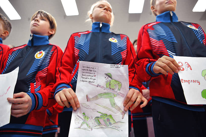 Москва. Участники XI съезда «Молодой Гвардии Единой России» в спортивном комплексе ЦСКА