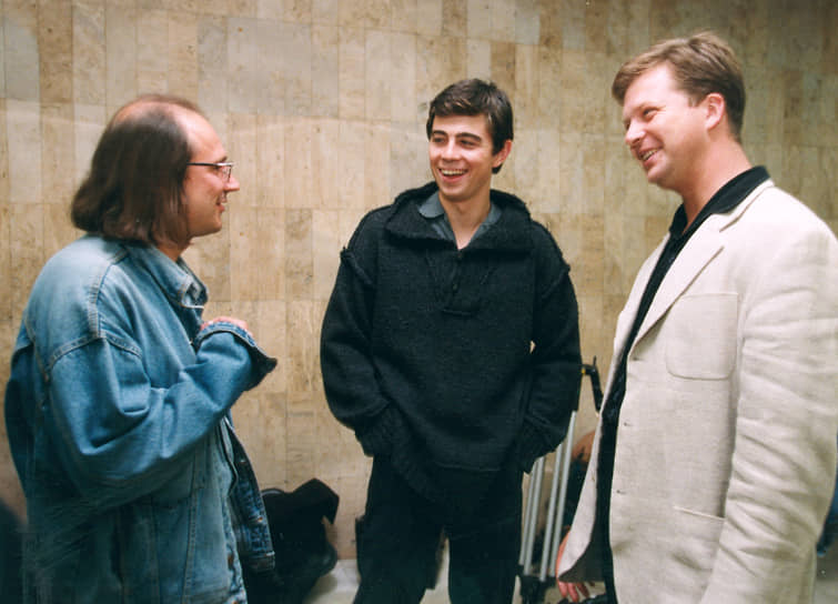 Слева направо: Алексей Балабанов, актер Сергей Бодров и шоумен Валдис Пельш, 1990-е годы