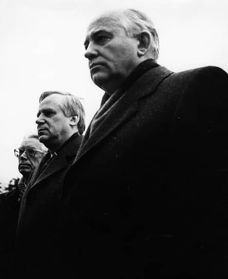 Николай Рыжков поддерживал политику Михаила Горбачева (на фото справа) и возражал против выдвижения Бориса Ельцина первым секретарем Московского горкома КПСС 