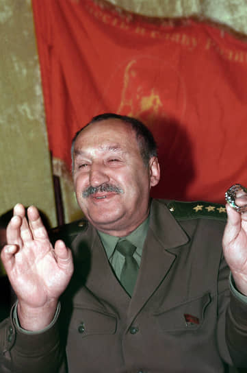 Генерал Альберт Макашов на съезде «Движения в поддержку армии», 1999 год
