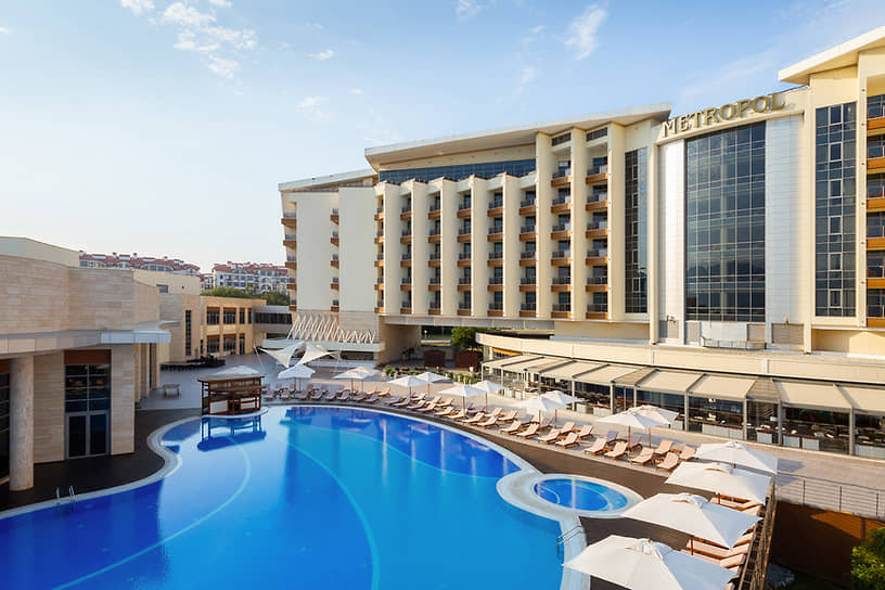 Как уверены в «Азимуте», «Метрополь Геленджик» — лучший отель на Черноморском побережье.