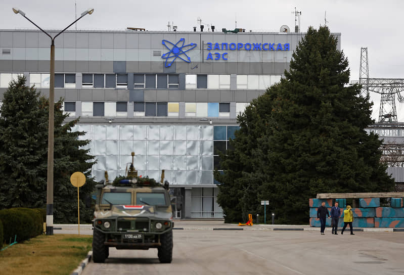 14 марта пресс-служба Запорожской АЭС сообщила, что ВСУ обстреляли объект критической инфраструктуры атомной электростанции. Взрывное устройство было сброшено в пяти метрах от топливохранилища