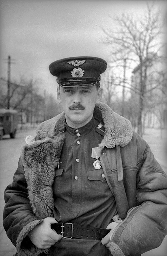 «Сергею Михалкову (на фото) и Эль-Регистану выдать денежное вознаграждение в размере 100 тысяч рублей»