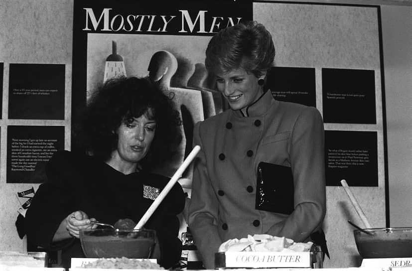 Принцесса Уэльская Диана с владельцем и основателем Body Shop Анитой Роддик на открытии новой штаб-квартиры в Литтлхемптоне в 1986 году