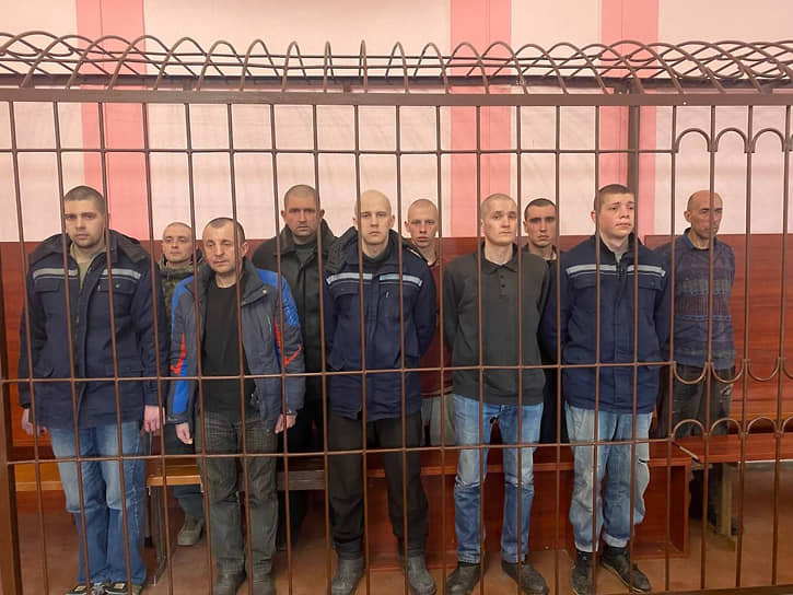 Десять бывших бойцов признанного в России террористическим и запрещенного подразделения нацгвардии Украины «Азов» 