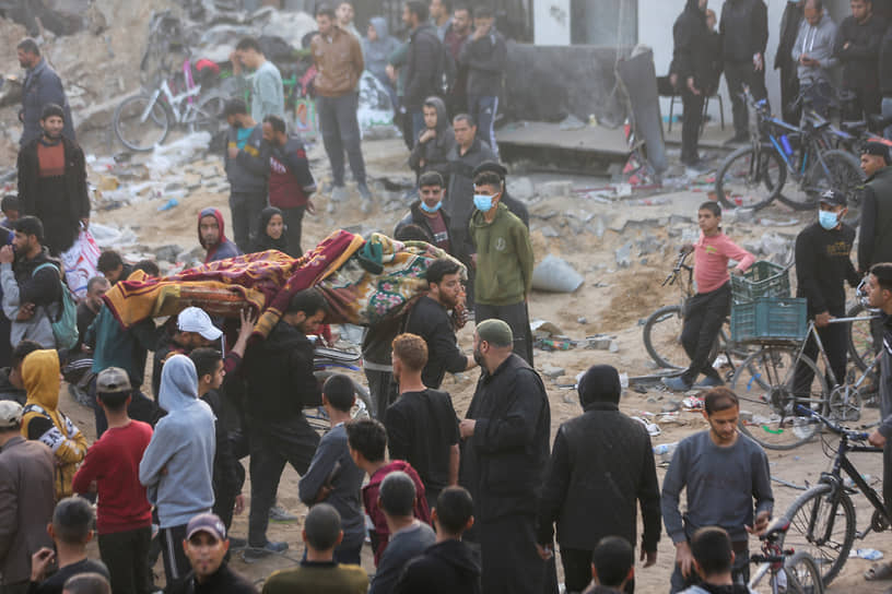 Пресс-служба «Хамас» сообщила, что израильские войска убили около 400 палестинцев в больнице «Аш-Шифа» и ее окрестностях