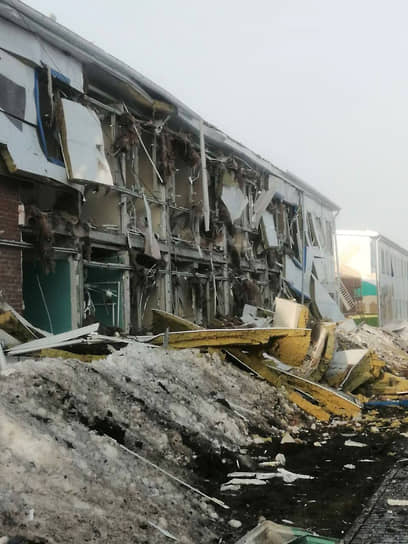 2 апреля беспилотники также атаковали общежития колледжа в ОЭЗ «Алабуга» в Татарстане, где студентов обучают навигации и программированию беспилотников. В результате атаки пострадали 14 человек, среди которых есть несовершеннолетние и иностранцы, обучающиеся в колледже