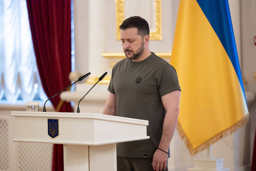 2 апреля президент Украины Владимир Зеленский подписал закон, снижающий возраст мобилизации с 27 до 25 лет. Кроме того, в стране была отменена категория «ограниченно годен» к военной службе