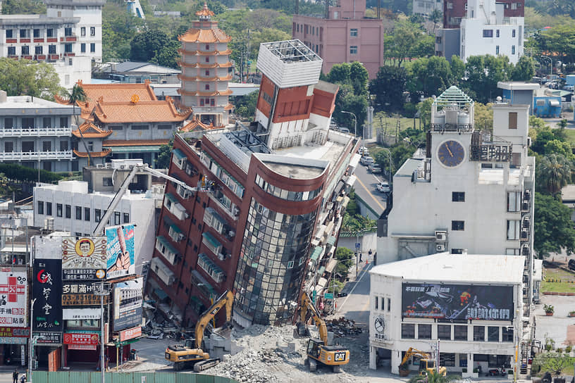 Землетрясение магнитудой 7,5 и 6,6 произошло вблизи восточного побережья Тайваня. Оно стало крупнейшим на острове за последние 25 лет 
