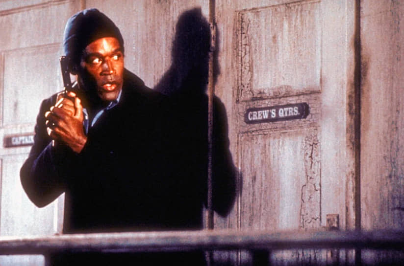 Самой известной ролью О. Джей Симпсона стал детектив Нортберг из трилогии «Голый пистолет» (на фото кадр из фильма)
