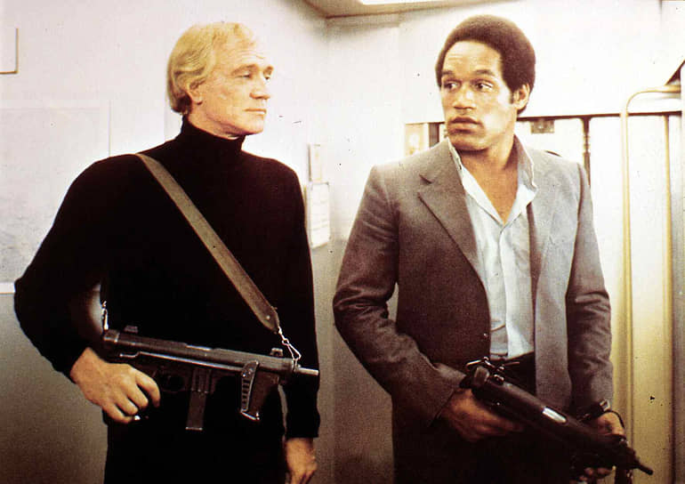 В 1970-х О. Джей Симпсон начал сниматься на телевидении и в кино, в основном у него были роли второго плана в низкосортных боевиках На фото: кадр из фильма «Перевал Кассандры» (1976)