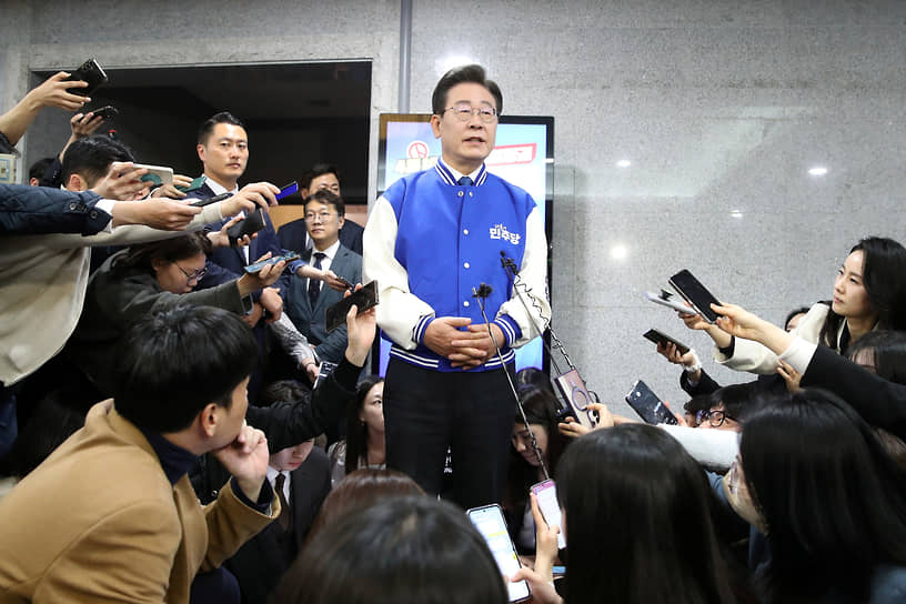Лидер оппозиционной Демократической партии Ли Чжэ Мён пообщался с журналистами после объявления результатов экзитполов (10 апреля 2024 года)