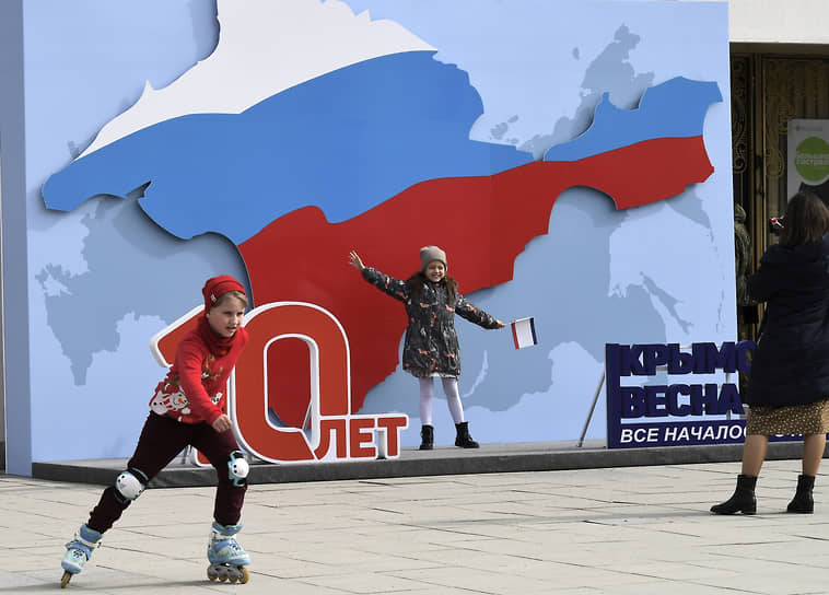 Праздничное оформление Симферополя в честь 10-й годовщины воссоединения Крыма с Россией