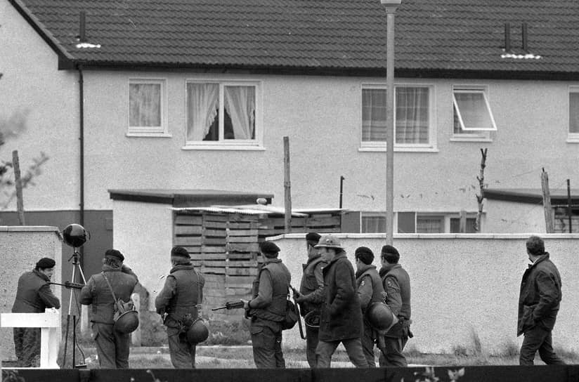 Армия и полиция 18 дней держали в осаде дом в Монастеревине, в котором Галлахер и Койл удерживали заложника
