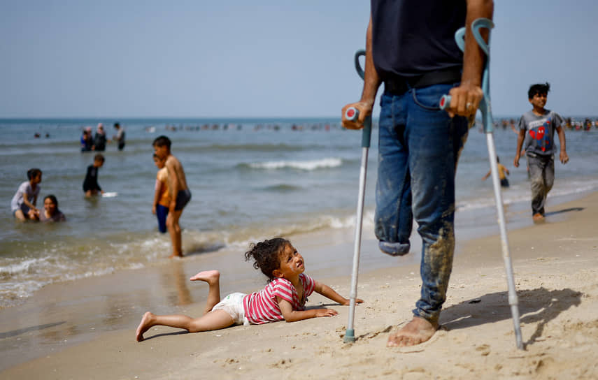 Рафах, сектор Газа. Палестинцы отдыхают на пляже 