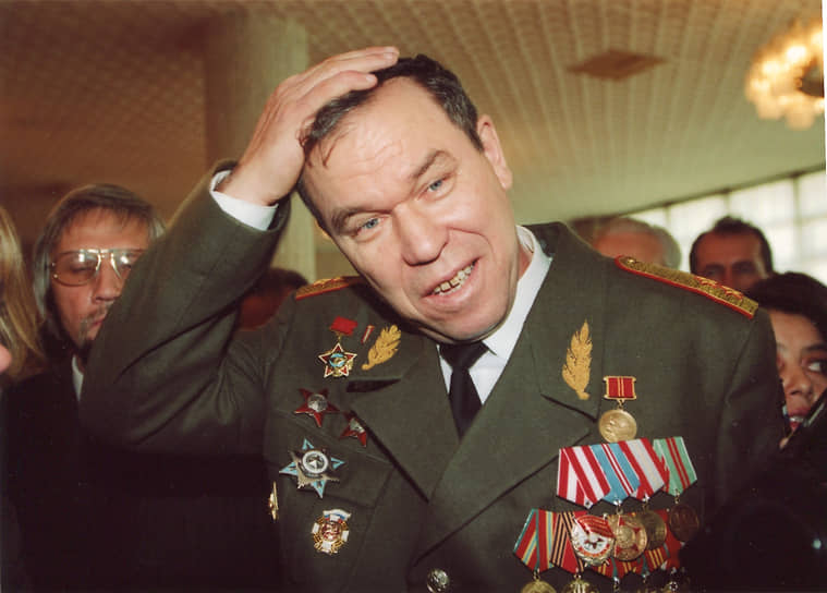 Председатель комитета Госдумы РФ по обороне генерал-лейтенант Лев Рохлин